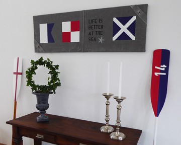 Tavla och paddlar som passar utmärkt till all New England inredning