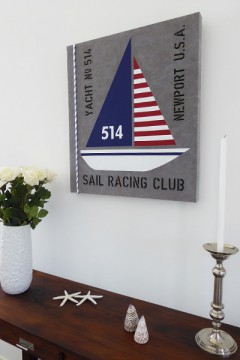 Tavla med segelbåt målad på sliten canvas och riktig tross samt paddel som passar utmärkt i New England miljöer.