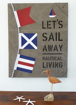 New England tavla med tross och signalflaggor som passar marin heminredning.