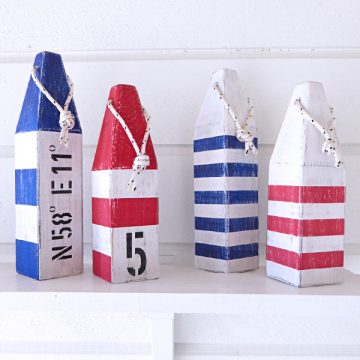 Träbojar i sliten New England stil